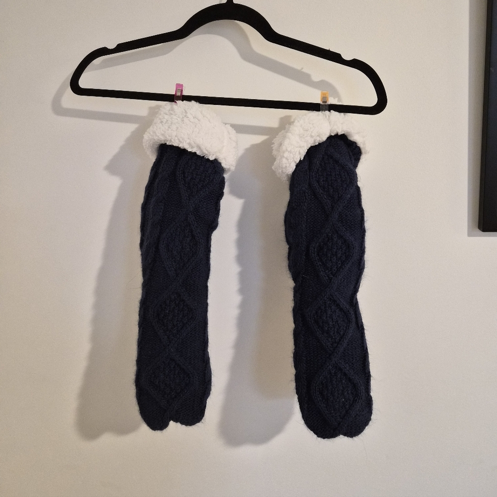 Cozy Navy Cable Knit Sweater Scarf with White Sherpa Trim